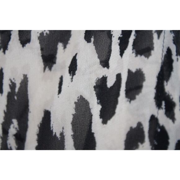 Kenneth Cole Women’s Blouse faux wrap animal print gray V-neck Size M - Picture 5 of 10